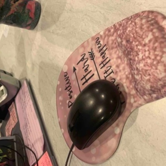 Anti-Slip Wrist Rest Mouse Pad - Picture 3 of 3